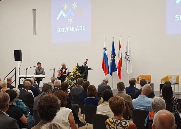 Sprejem za avstrijske goste v Celovcu in na Dunaju v počastitev 30. obletnice Slovenije in prevzema predsedovanja svetu EU