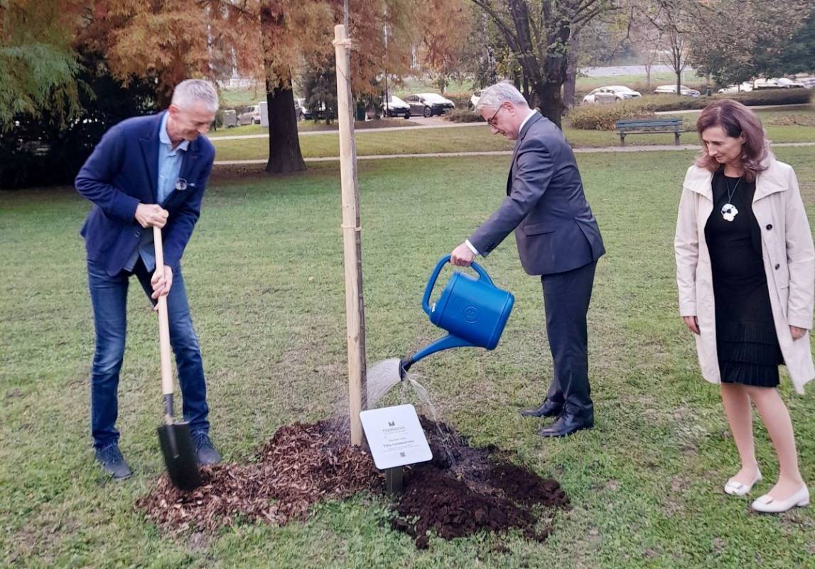 V Zdraviliškem parku Thermane Laško posadili prvo "drevo prihodnosti"
