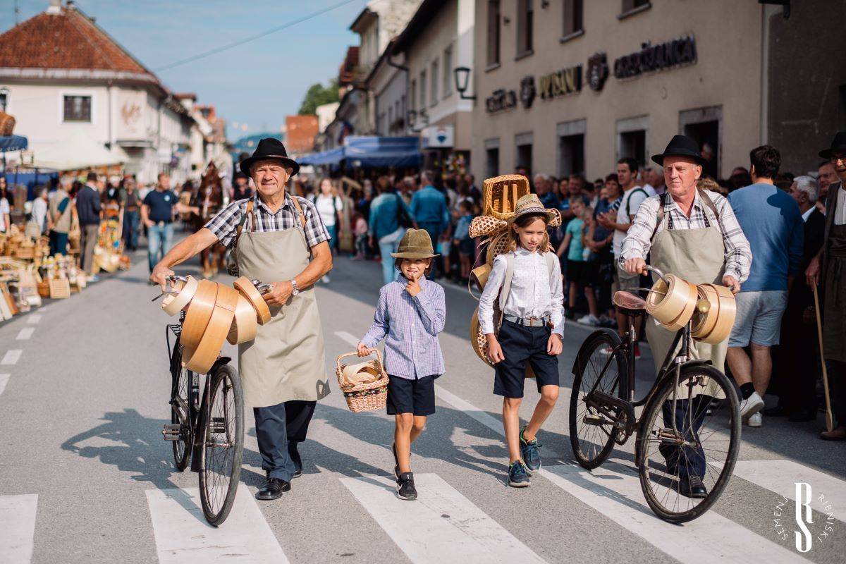 Ribniški semenj, največja turistična etnološka prireditev v Sloveniji