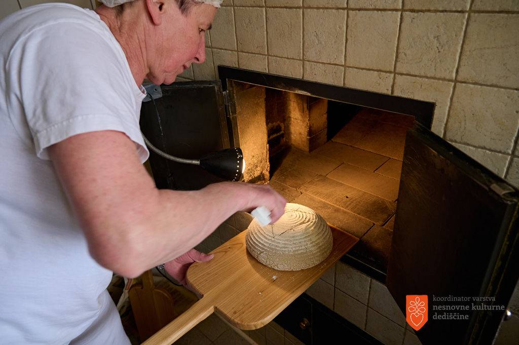 Priprava koroškega rženega kruha vpisana v Register nesnovne kulturne dediščine