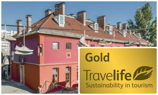 Hostel Celica ponovno pridobil okoljski znak, certifikat Gold Travelife