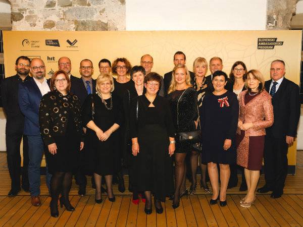 Slovenija dobila prvih 25 Kongresnih ambasadorjev in ambasadork Slovenskega ambasadorskega programa